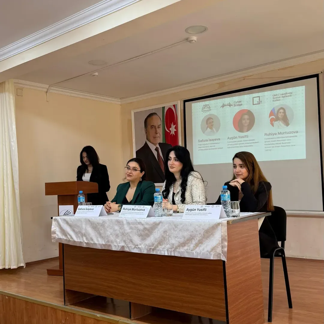 UNEC nəzdində Sosial-İqtisadi Kollecdə "CyberWoman Talk" tədbiri keçirilib
