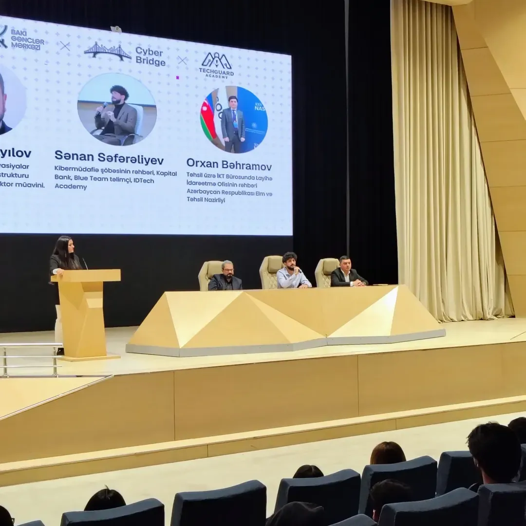Bakı Gənclər Mərkəzində rəqəmsal transformasiya və kadr hazırlığına dair panel sessiyası keçirilib