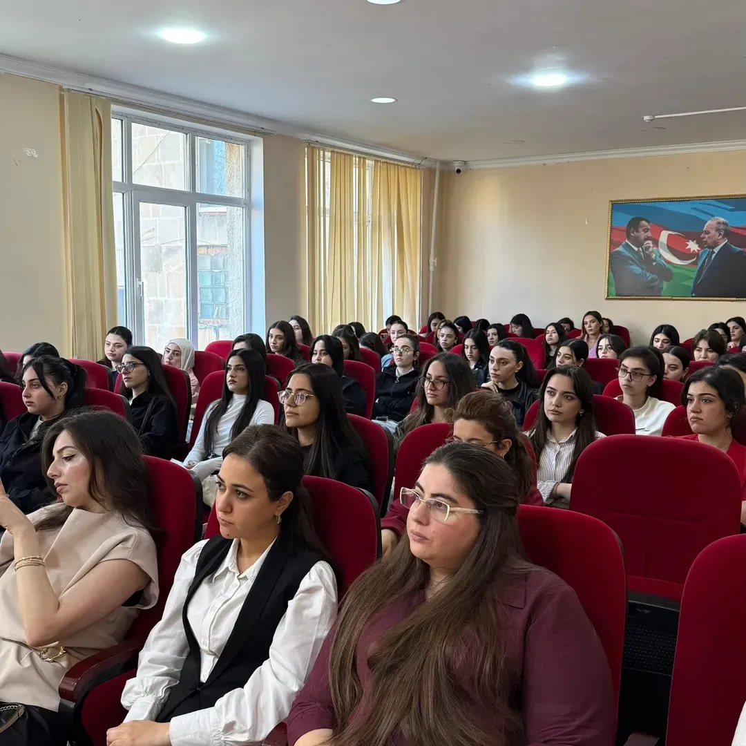 UNEC nəzdində Sosial-İqtisadi Kollecdə "CyberWoman Talk" tədbiri keçirilib