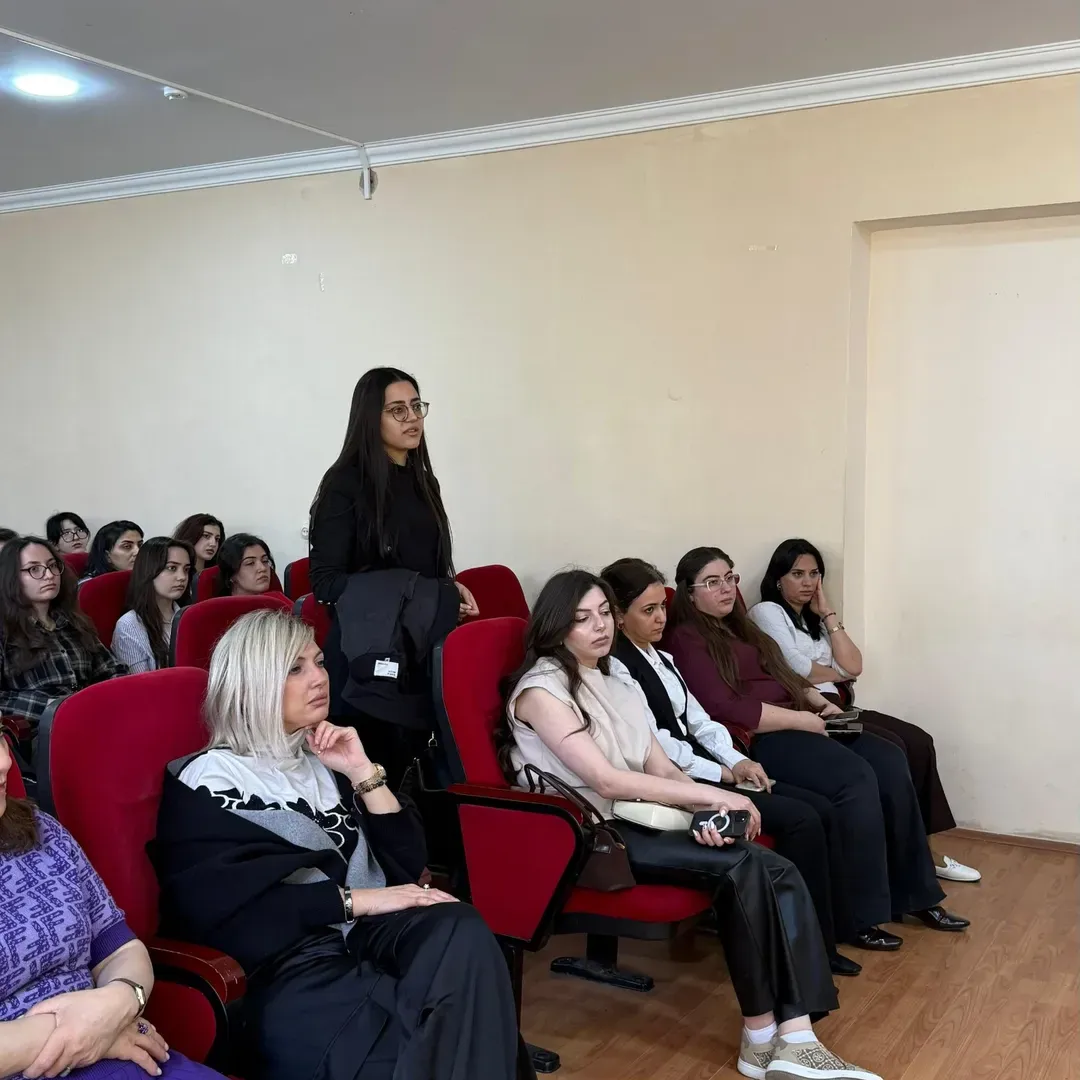 UNEC nəzdində Sosial-İqtisadi Kollecdə "CyberWoman Talk" tədbiri keçirilib